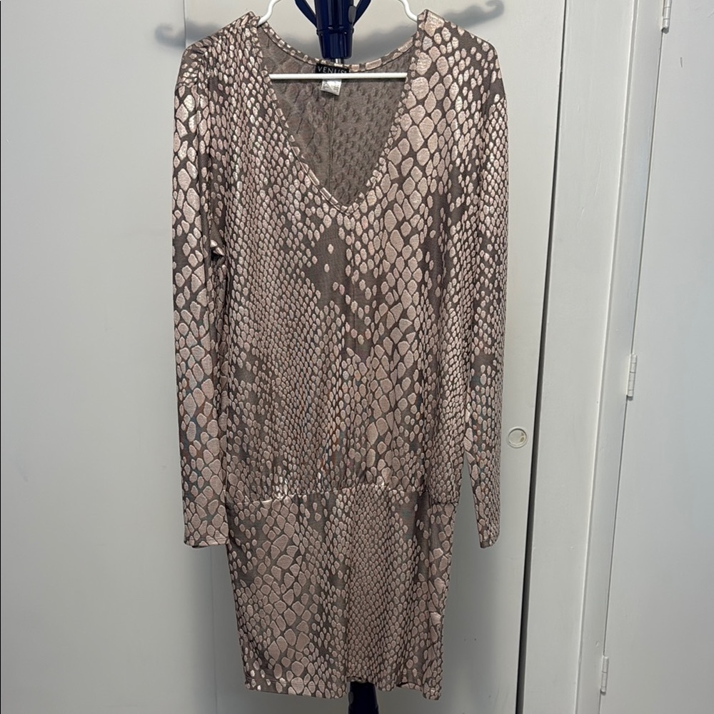 VENUS Tan Long Sleeve V-Neck Bodycon Dress